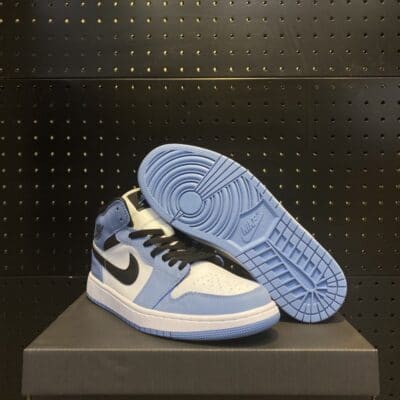 NVTC Nike Air Jordan 1 Retro High OG 'University Blue' (7)