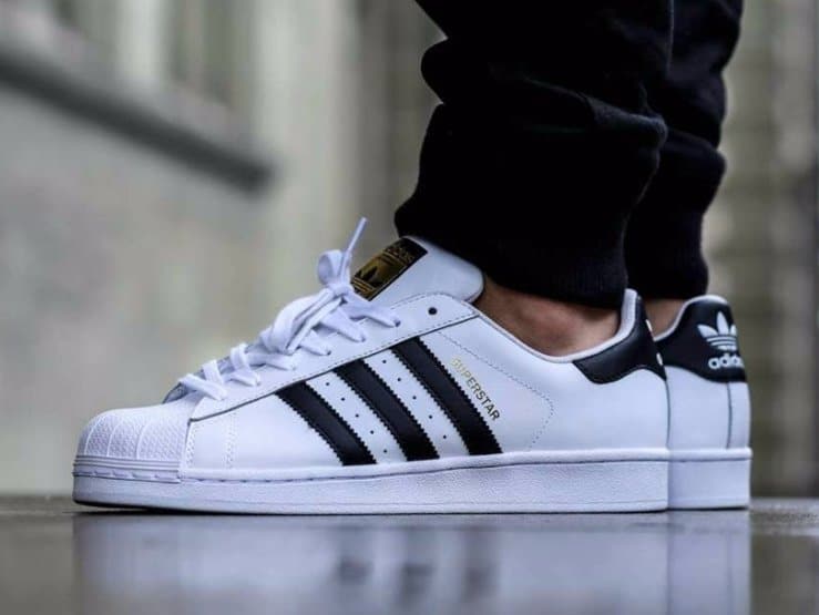 Adidas Superstar thiết kế đơn giản đen và trắng